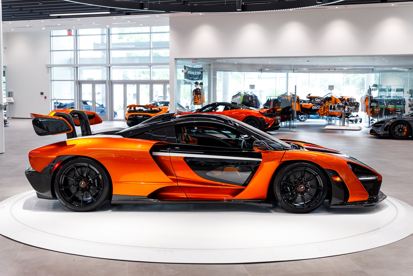 Used 2019 McLaren Senna RWD image 23