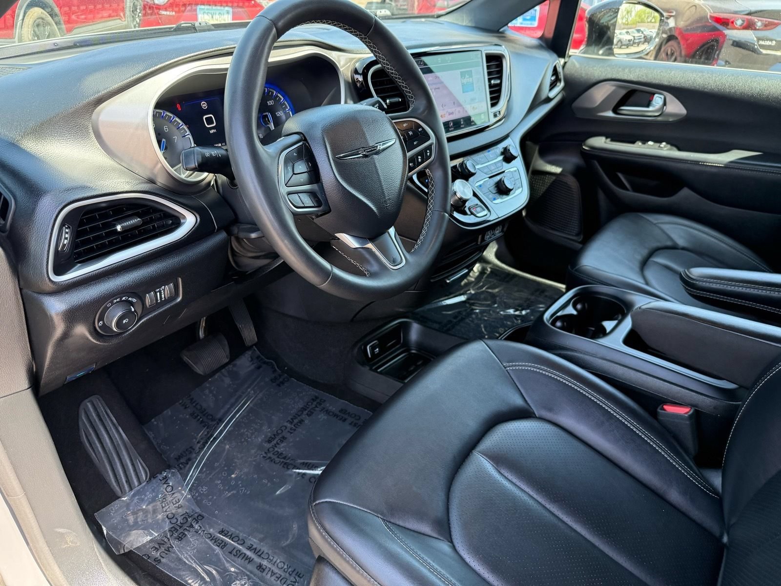 Used 2025 Chrysler Pacifica Select FWD image 12