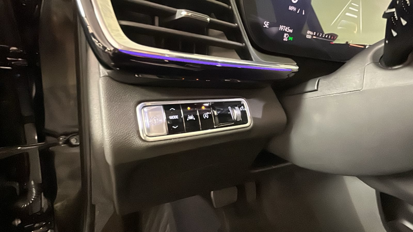 Used 2025 Buick Envision Preferred AWD/4WD image 22