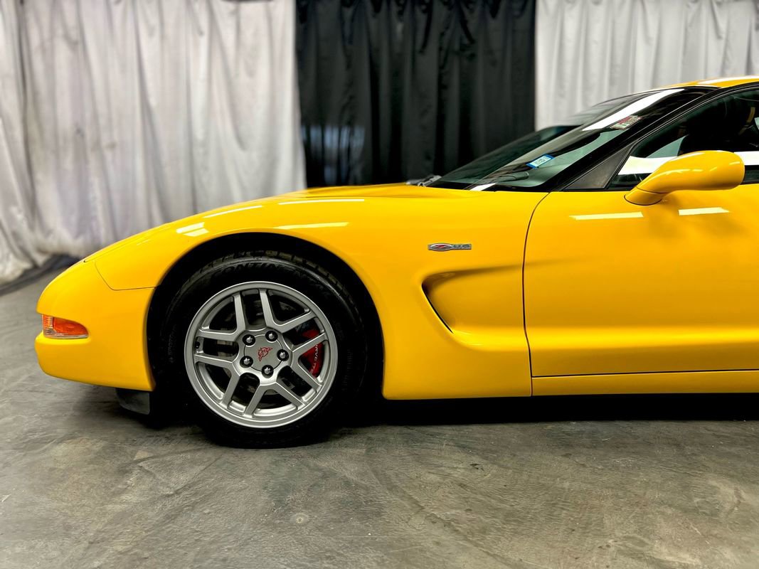 Used 2003 Chevrolet Corvette Z06 w/ Memory Package, 3 Drivers image 10