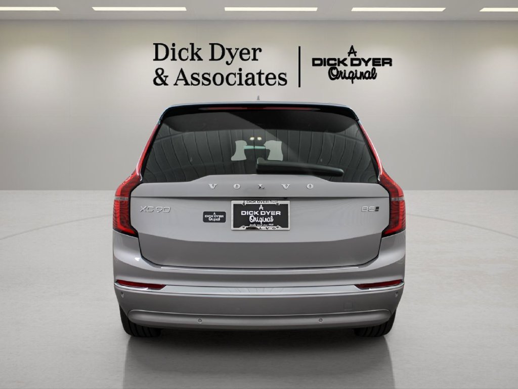 Certified 2026 Volvo XC90 B5 Plus w/ Protection Package Premier AWD/4WD image 4
