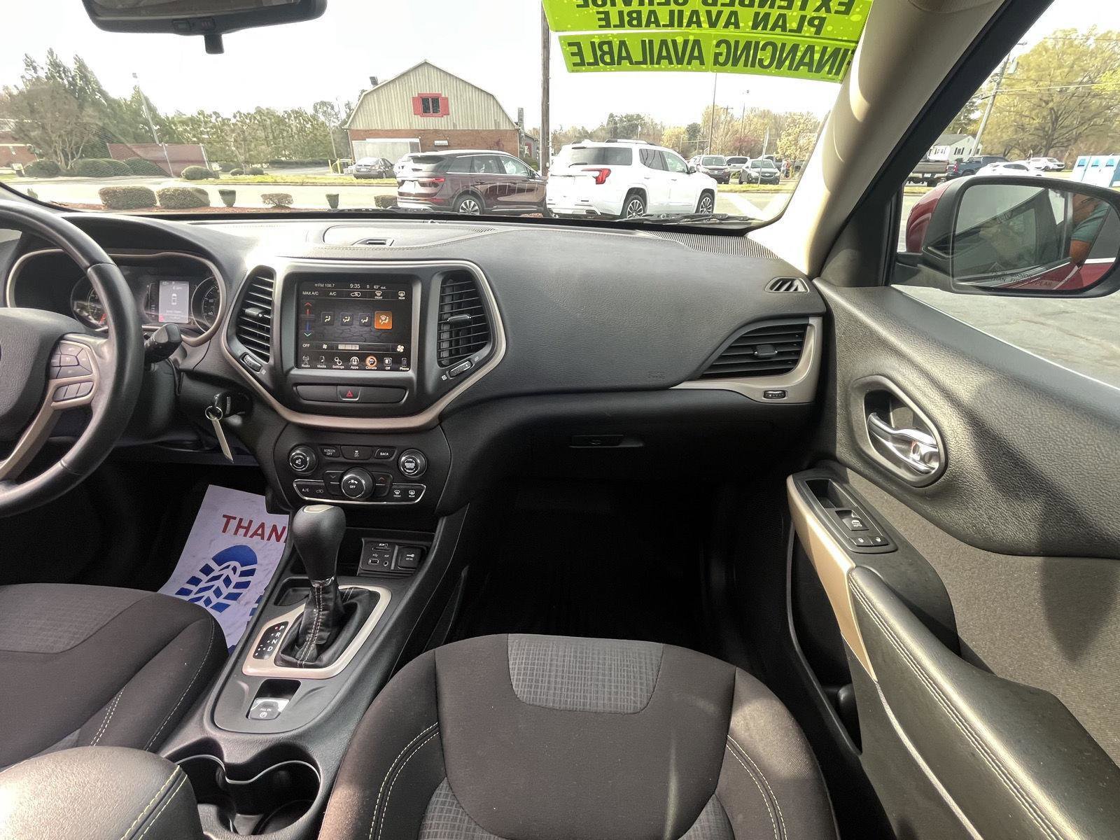 Used 2017 Jeep Cherokee Latitude image 12