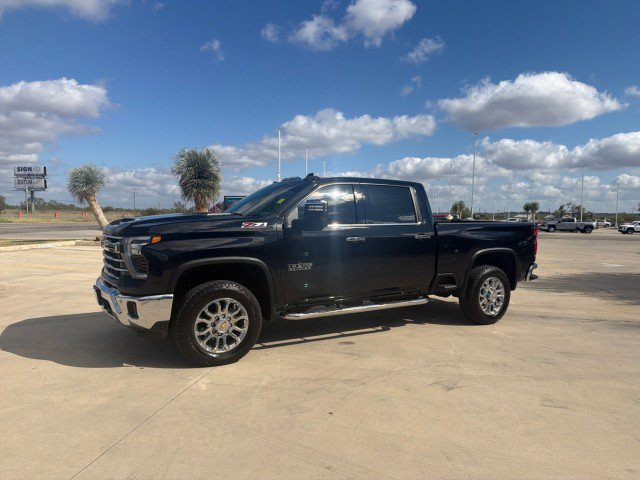 Used 2024 Chevrolet Silverado 2500 LTZ w/ LTZ Texas Edition AWD/4WD image 3