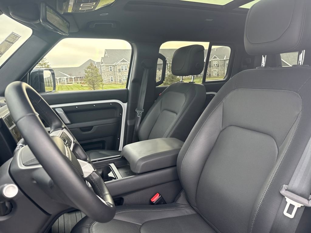 New 2024 Land Rover Defender 130 X-Dynamic SE image 11