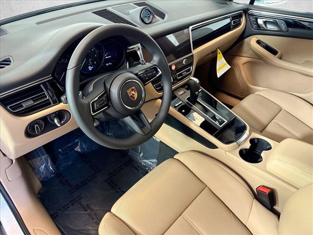 Certified 2026 Porsche Macan Turbo AWD/4WD image 4