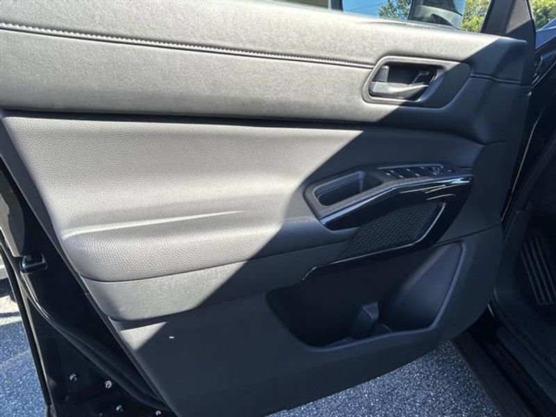 Used 2025 Nissan Pathfinder SV image 20