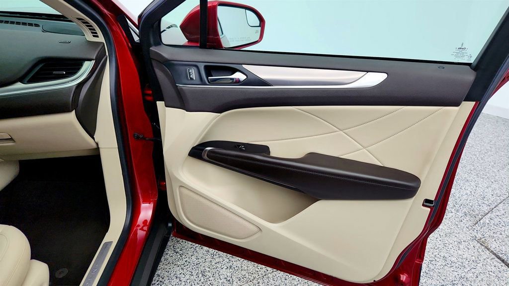 Used 2019 Lincoln MKC Premiere image 25