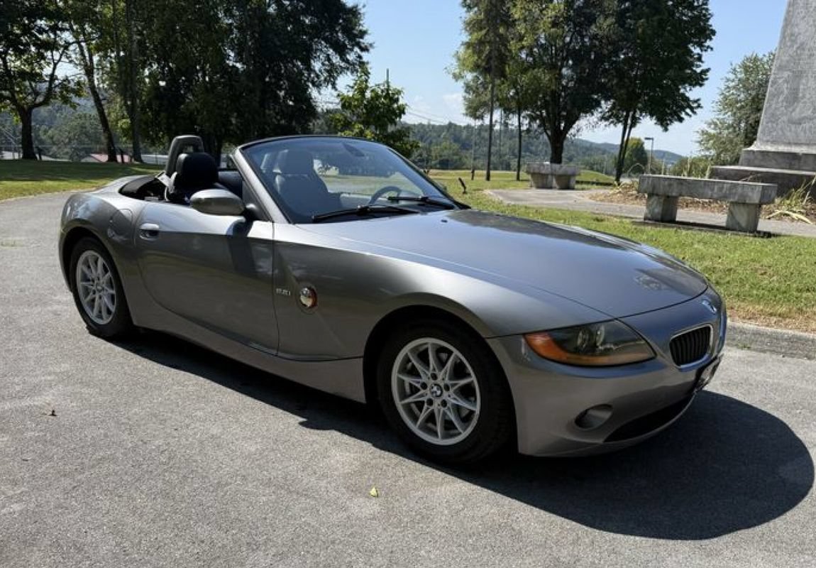 Used 2004 BMW Z4 2.5i RWD image 3