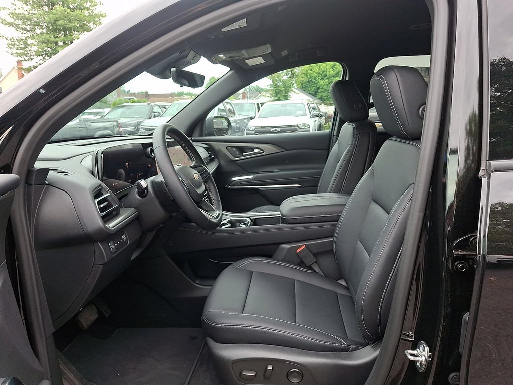 Used 2026 Chevrolet Traverse LT w/ Driver Confidence Package AWD/4WD image 14