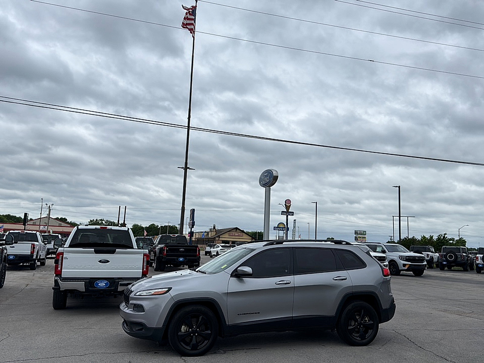 Used 2015 Jeep Cherokee Latitude w/ Comfort/Convenience Group AWD/4WD image 8