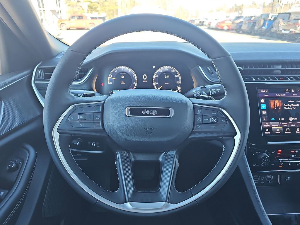 New 2025 Jeep Grand Cherokee Altitude image 18
