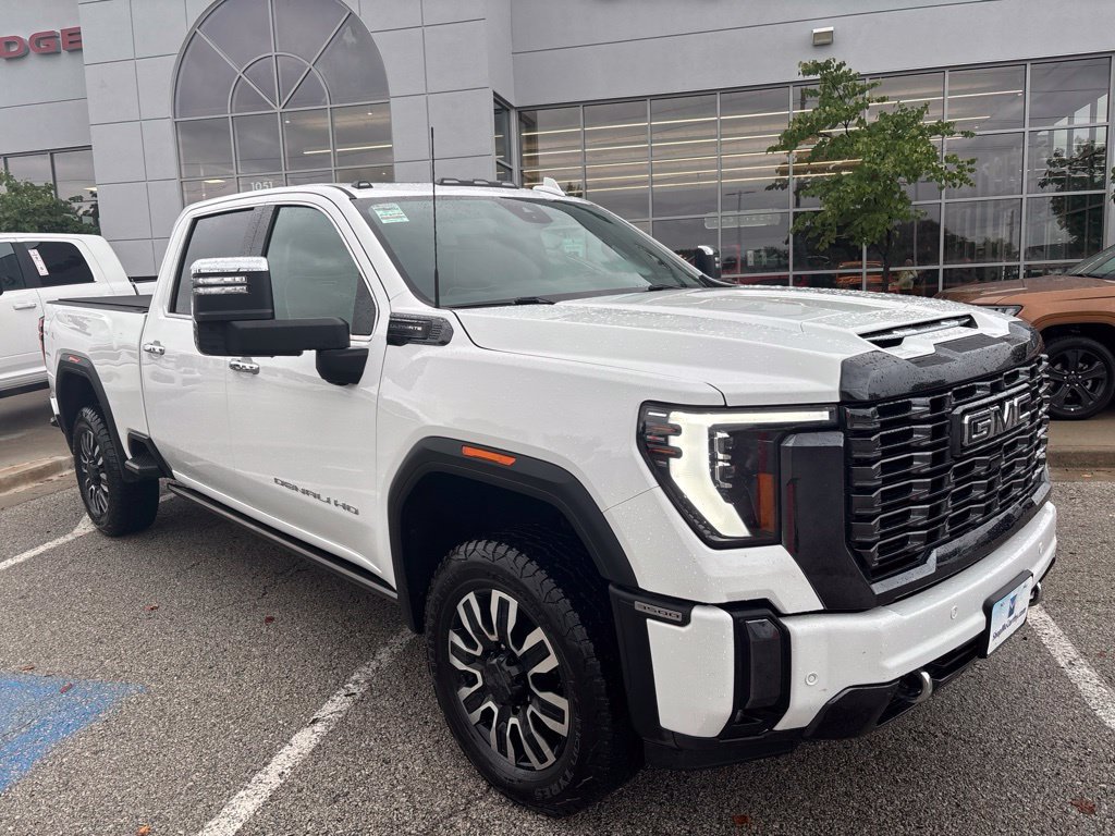 Used 2024 GMC Sierra 3500 Denali Ultimate AWD/4WD image 2