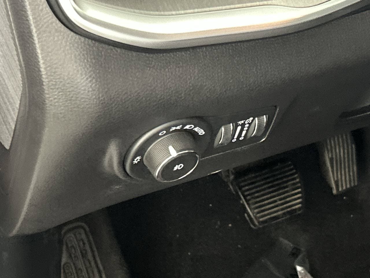 Used 2025 Jeep Compass Limited AWD/4WD image 13