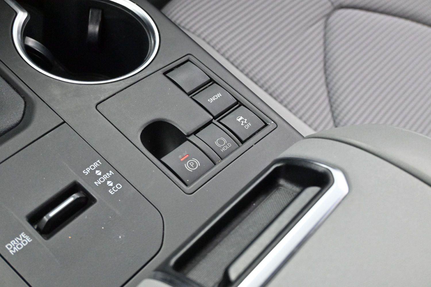 Used 2023 Toyota Highlander LE FWD image 19