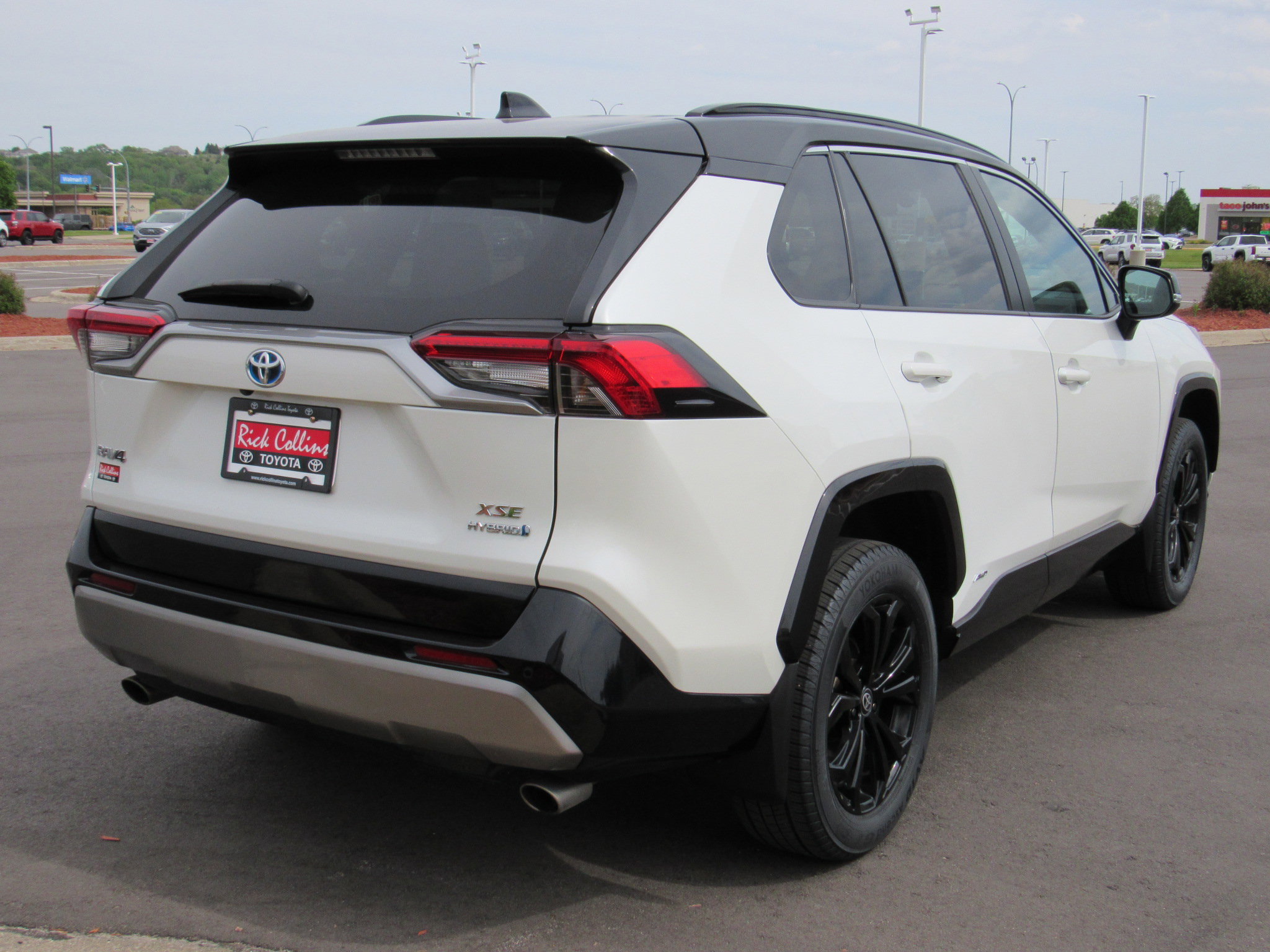 Used 2022 Toyota RAV4 XSE AWD/4WD image 6