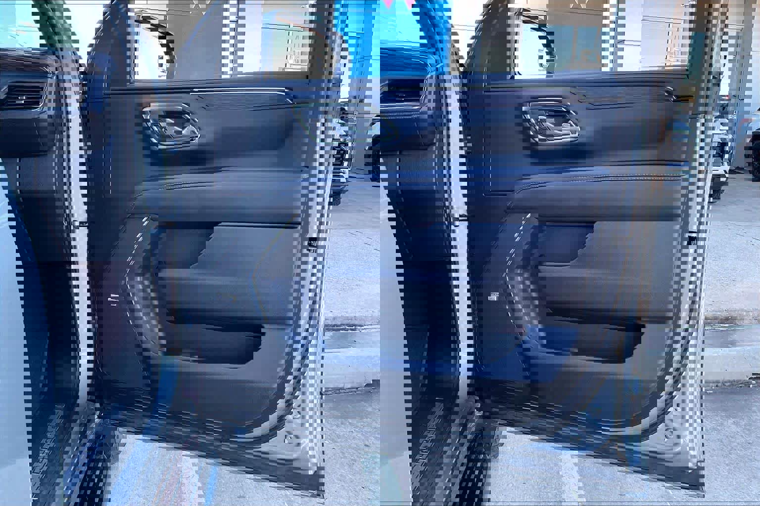 Used 2023 Chevrolet Suburban LT w/ Luxury Package image 21