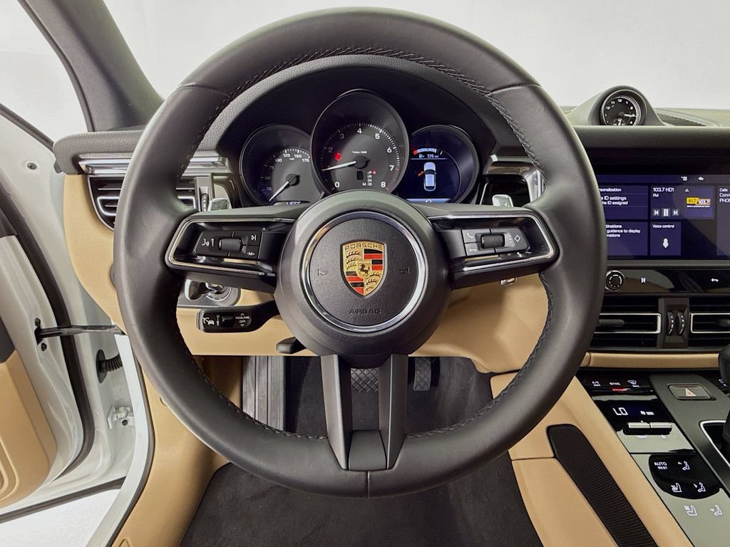 Used 2025 Porsche Macan AWD/4WD image 15