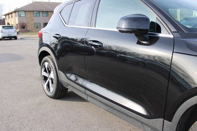 Used 2025 Volvo XC40 B5 Plus image 49