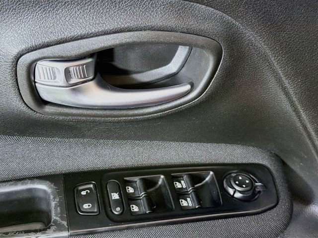 Used 2020 Jeep Renegade Sport FWD image 19