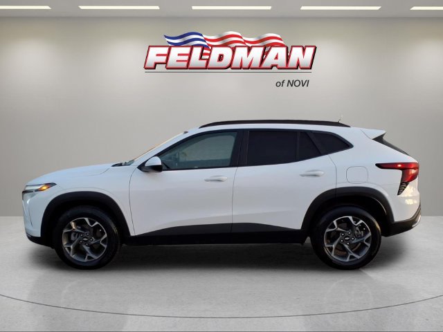Used 2025 Chevrolet Trax LT w/ Driver Confidence Package FWD image 2