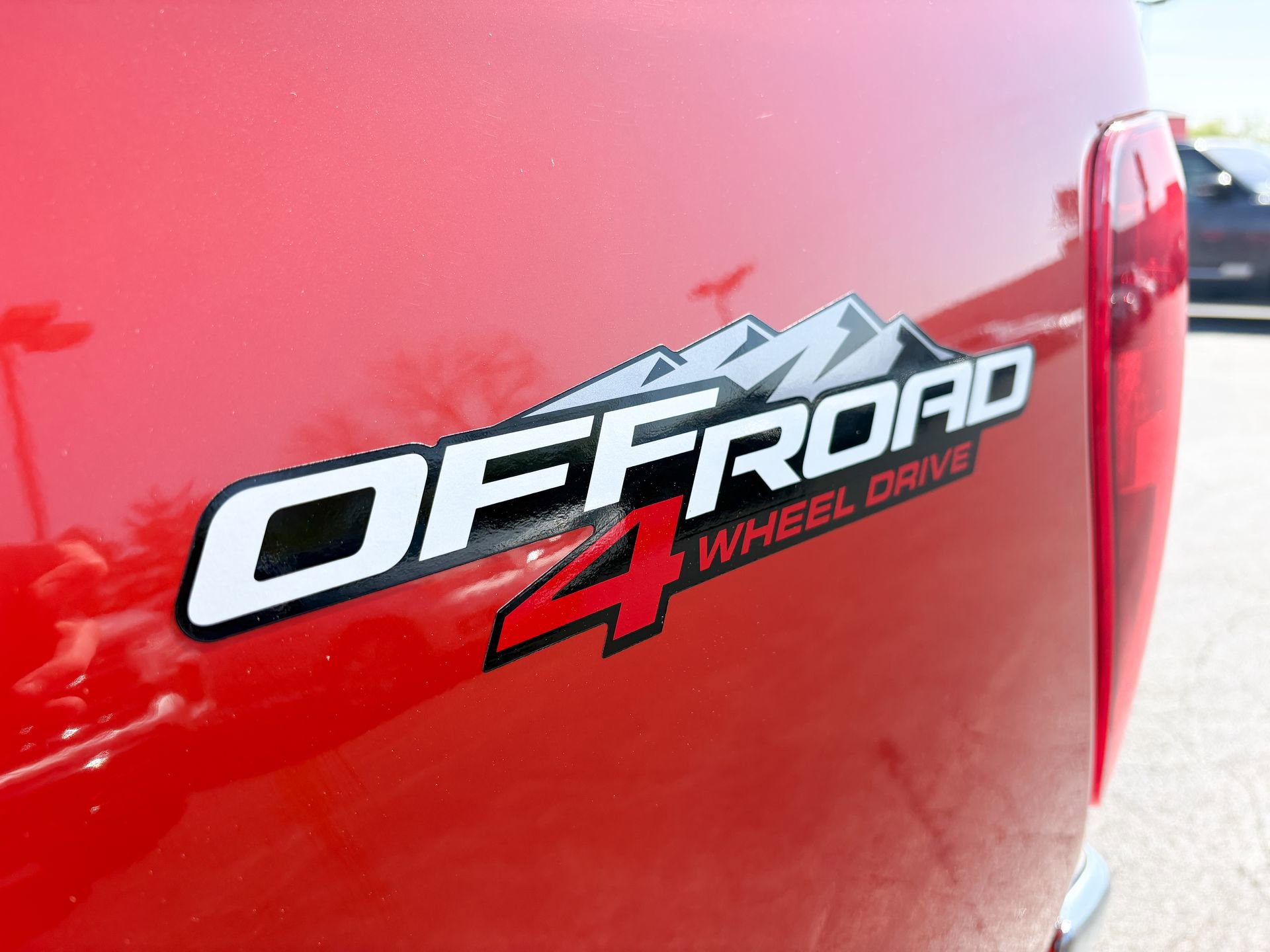 Used 2010 GMC Canyon SLE image 8