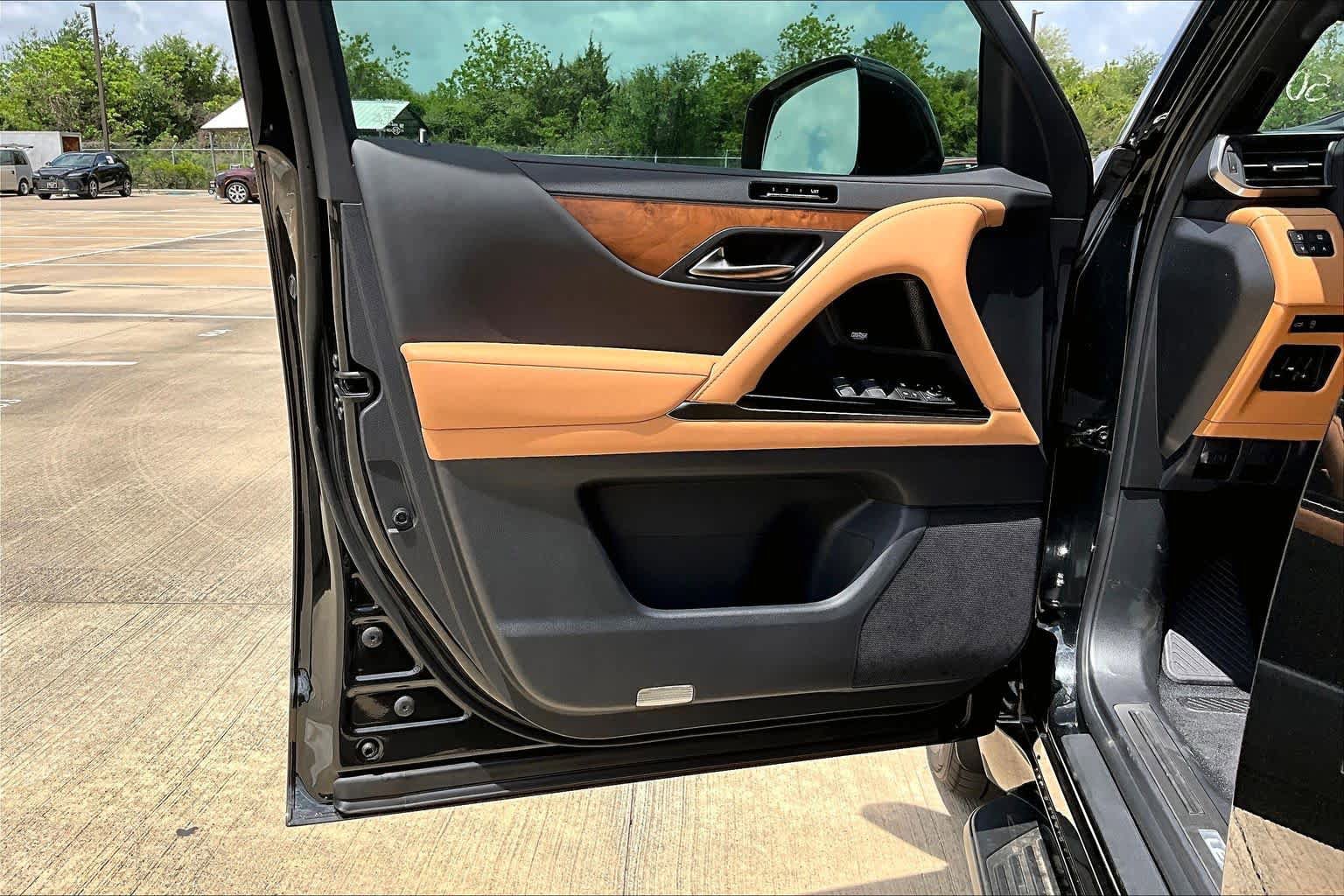 New 2026 Lexus LX 600 4WD w/ Luxury Package image 10