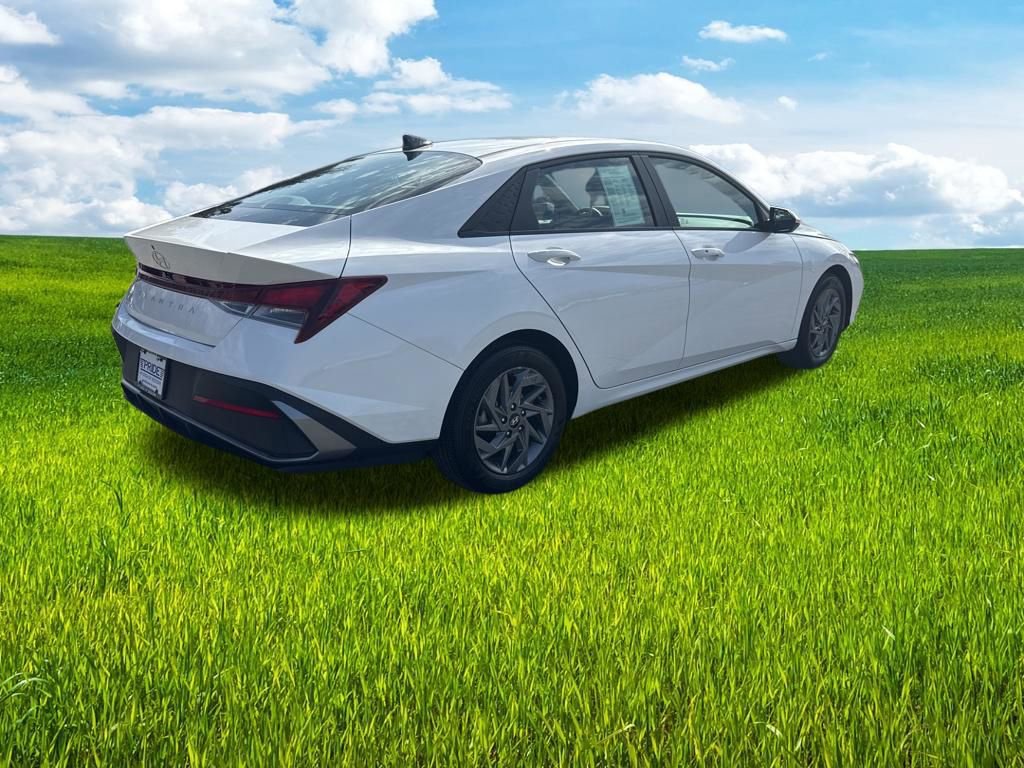 Used 2024 Hyundai Elantra SEL image 5