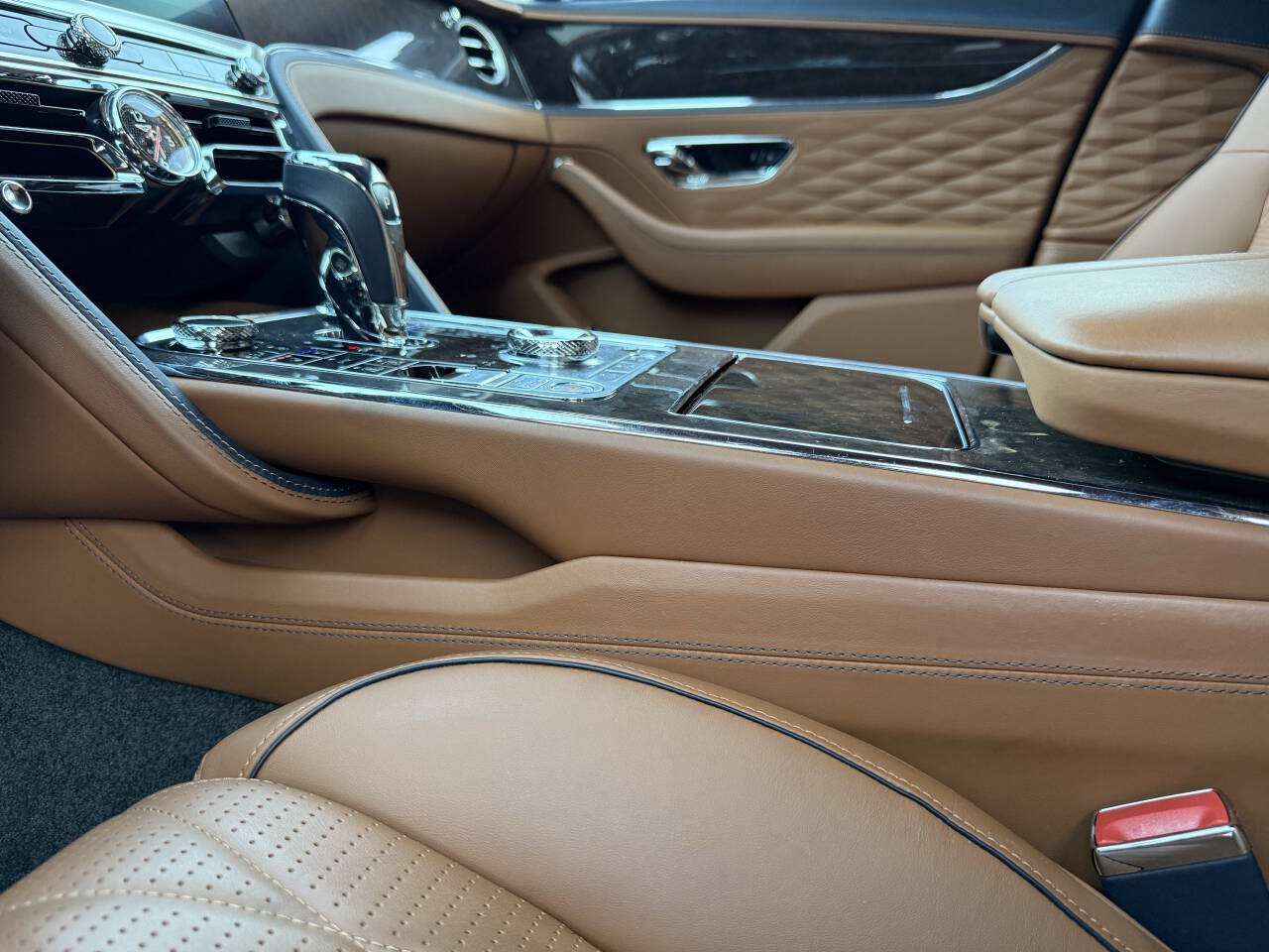 Used 2022 Bentley Flying Spur V8 AWD/4WD image 36