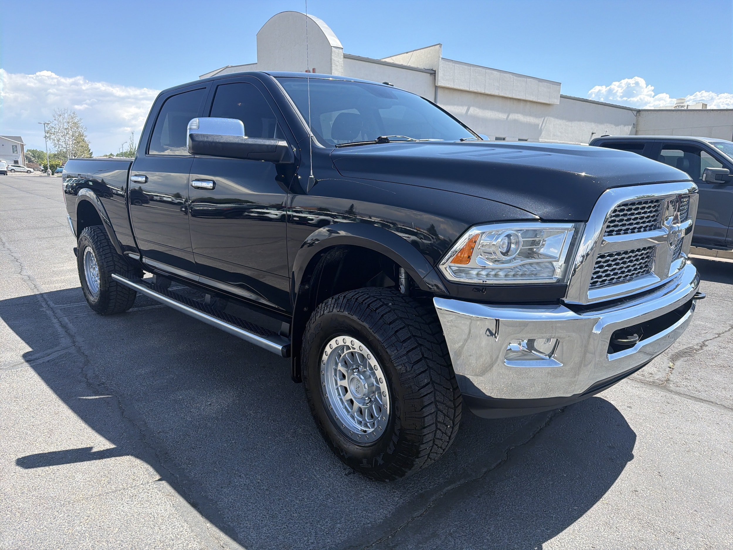 Used 2015 RAM 2500 Laramie w/ Convenience Group AWD/4WD image 3