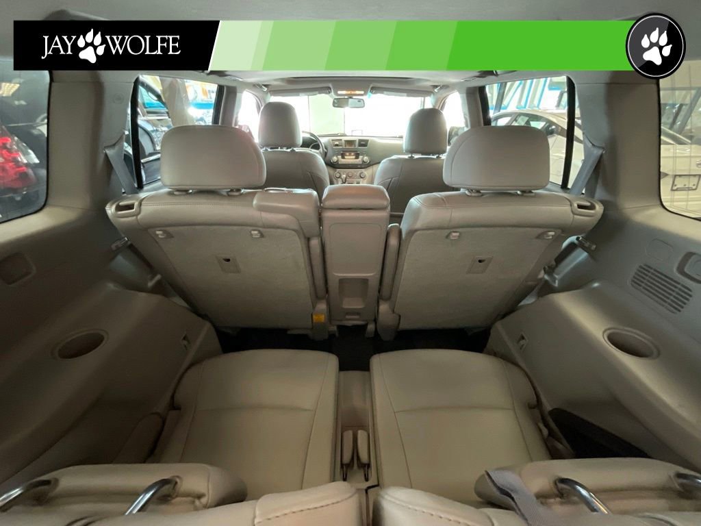 Used 2011 Toyota Highlander SE w/ Tow Pkg FWD image 23