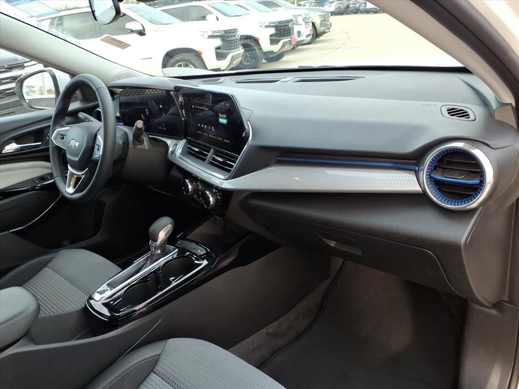 Used 2024 Chevrolet Trax LT w/ Driver Confidence Package FWD image 16