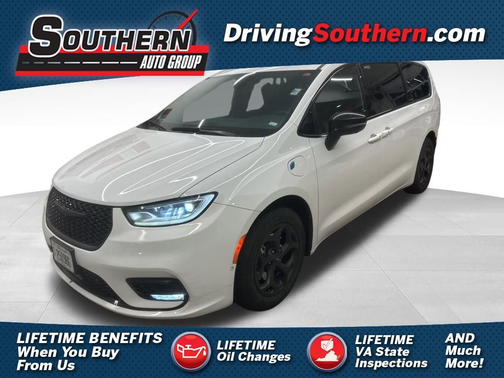 Used 2024 Chrysler Pacifica Select