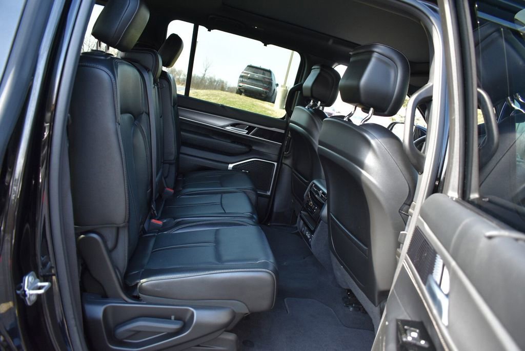 Used 2025 Jeep Wagoneer 4WD w/ Convenience Group I image 36