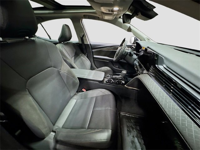 Used 2025 Toyota Camry XLE image 32