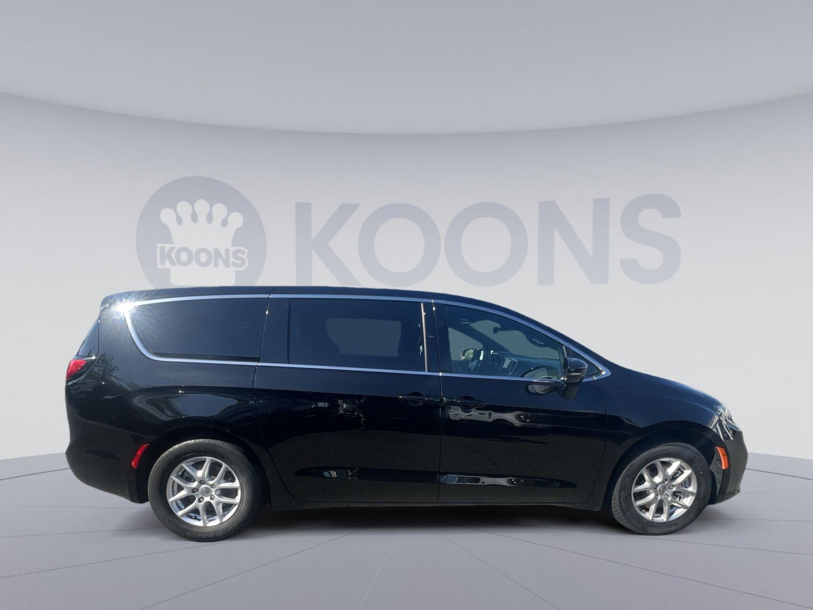 Used 2025 Chrysler Pacifica Select FWD image 17