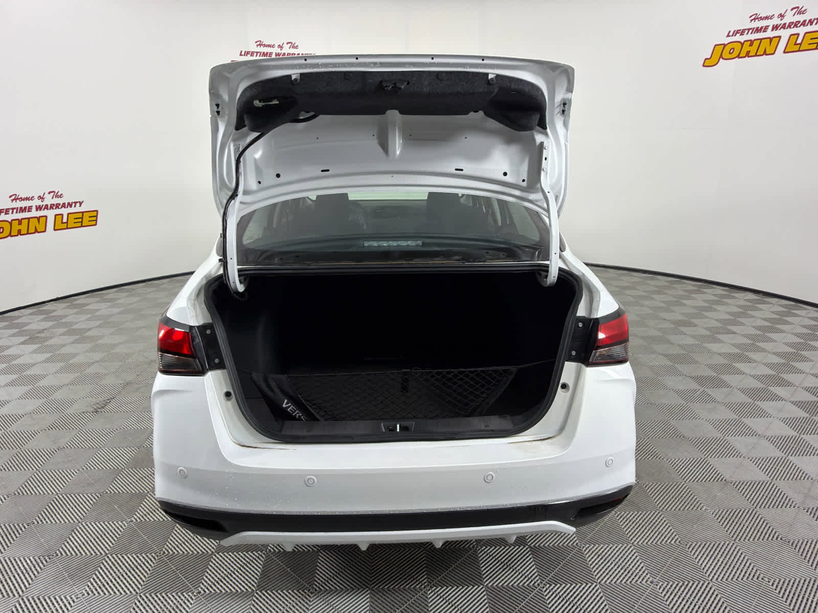 New 2025 Nissan Versa SR w/ Trunk Package image 4