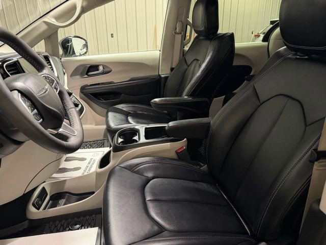 Used 2024 Chrysler Pacifica Touring-L w/ Road Tripper Package image 14