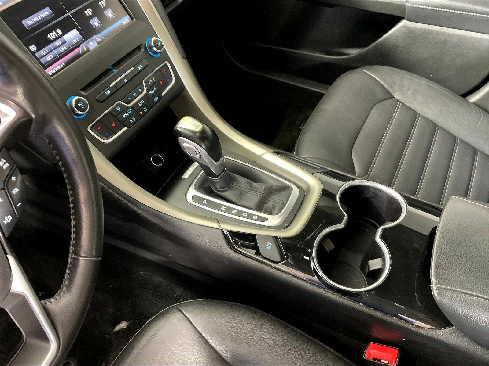 Used 2016 Ford Fusion SE w/ Equipment Group 202A FWD image 18