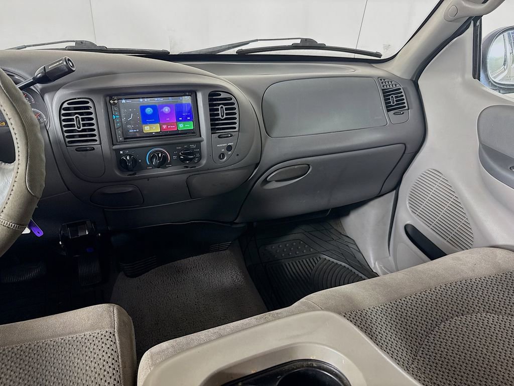 Used 2001 Ford F150 Lariat RWD image 25