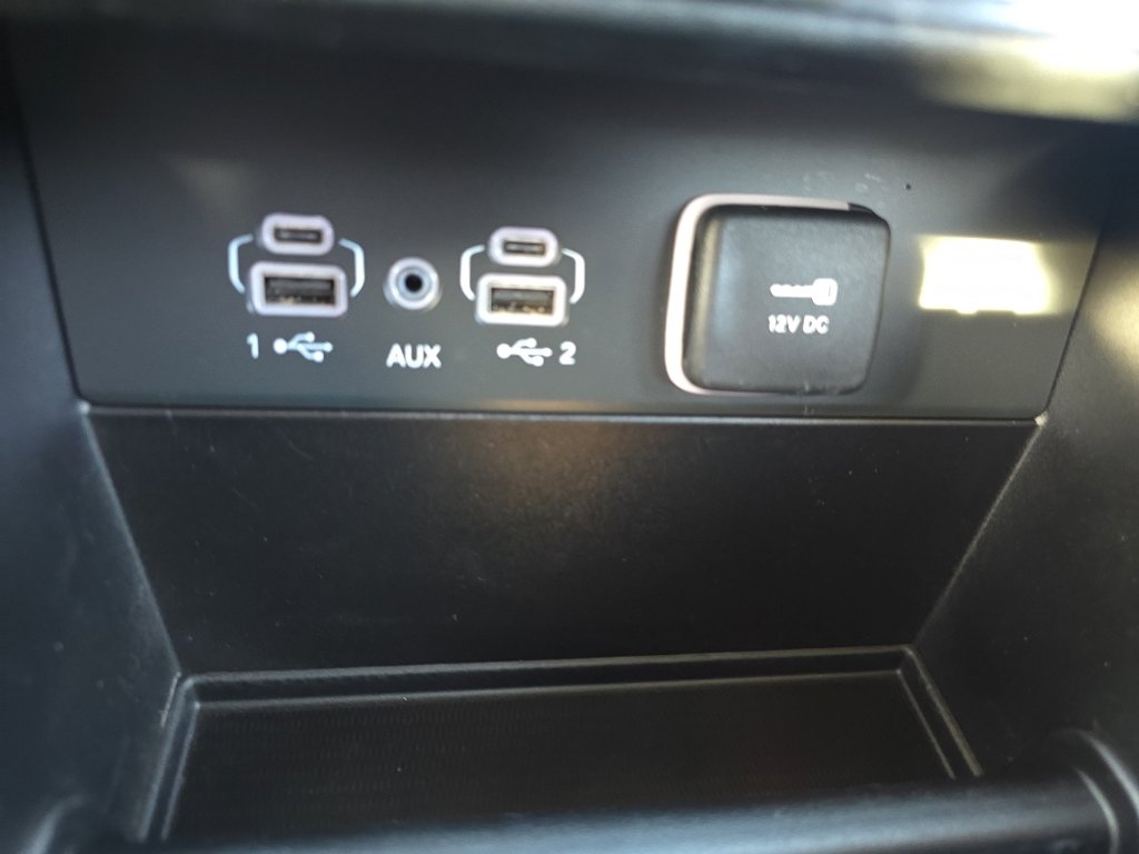 Used 2023 Jeep Grand Cherokee Limited image 27