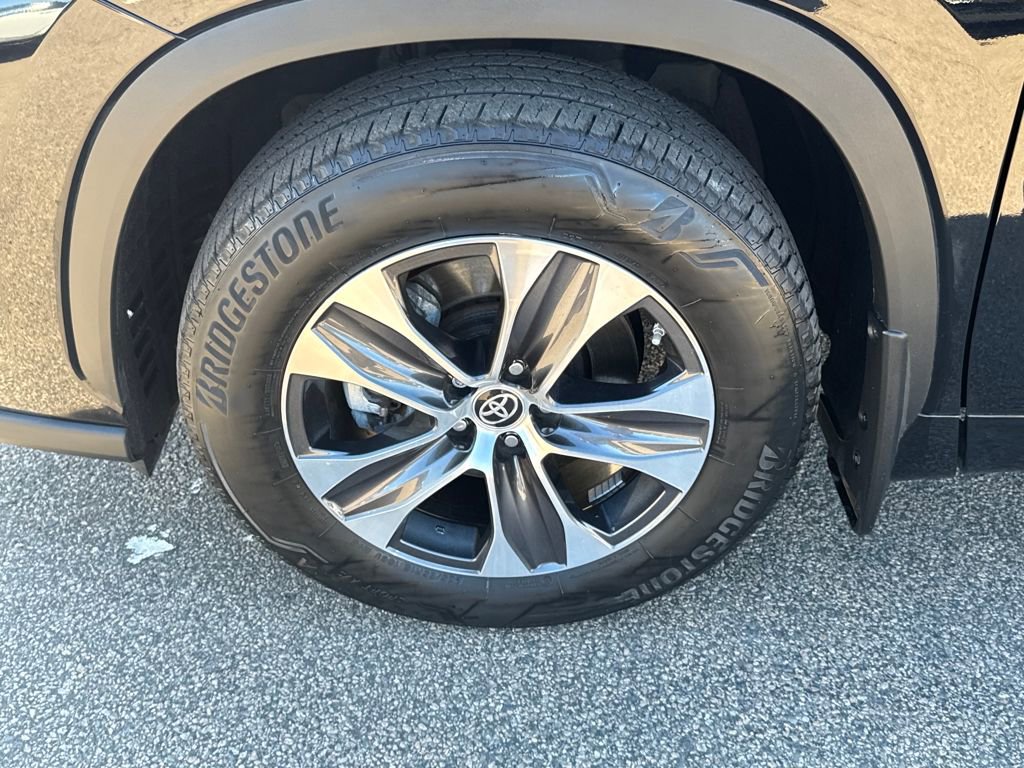 Used 2022 Toyota Highlander XLE image 40