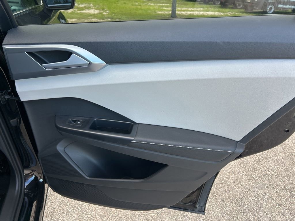 Certified 2025 Volkswagen Taos SE image 41