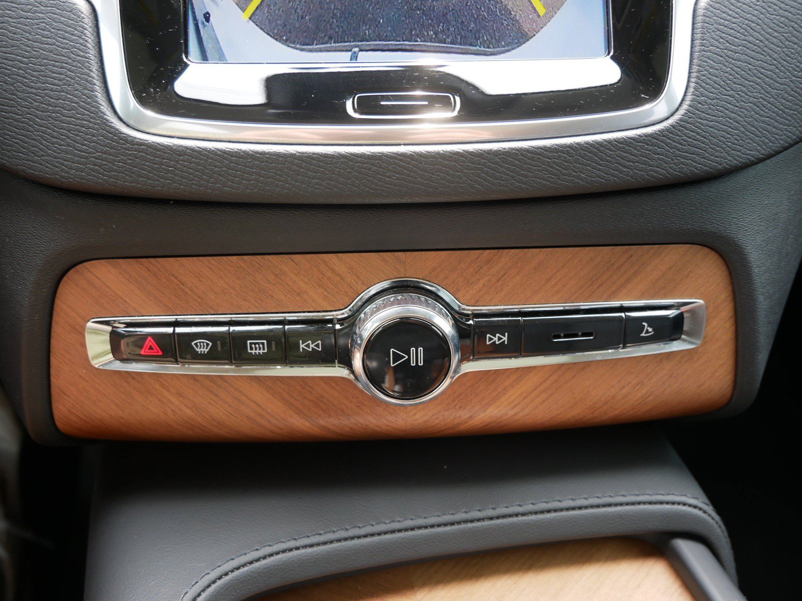 Certified 2025 Volvo XC90 T8 Plus w/ Protection Package Premier AWD/4WD image 20
