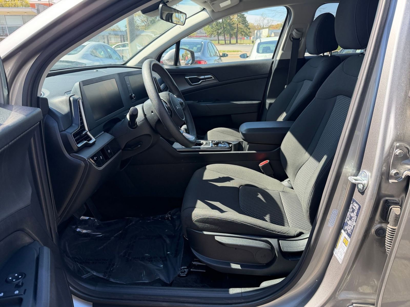 Used 2025 Kia Sportage LX image 25