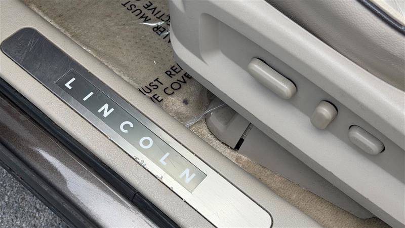 Used 2011 Lincoln MKX 2WD w/ 101A Rapid Spec Order Code image 24