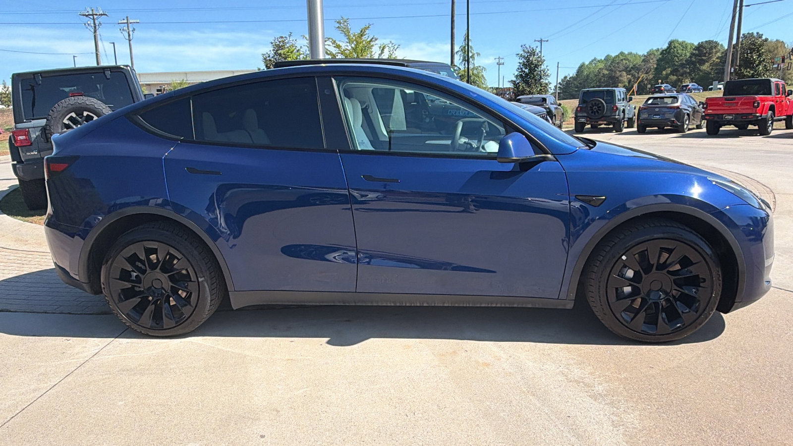 Used 2023 Tesla Model Y Long Range image 7