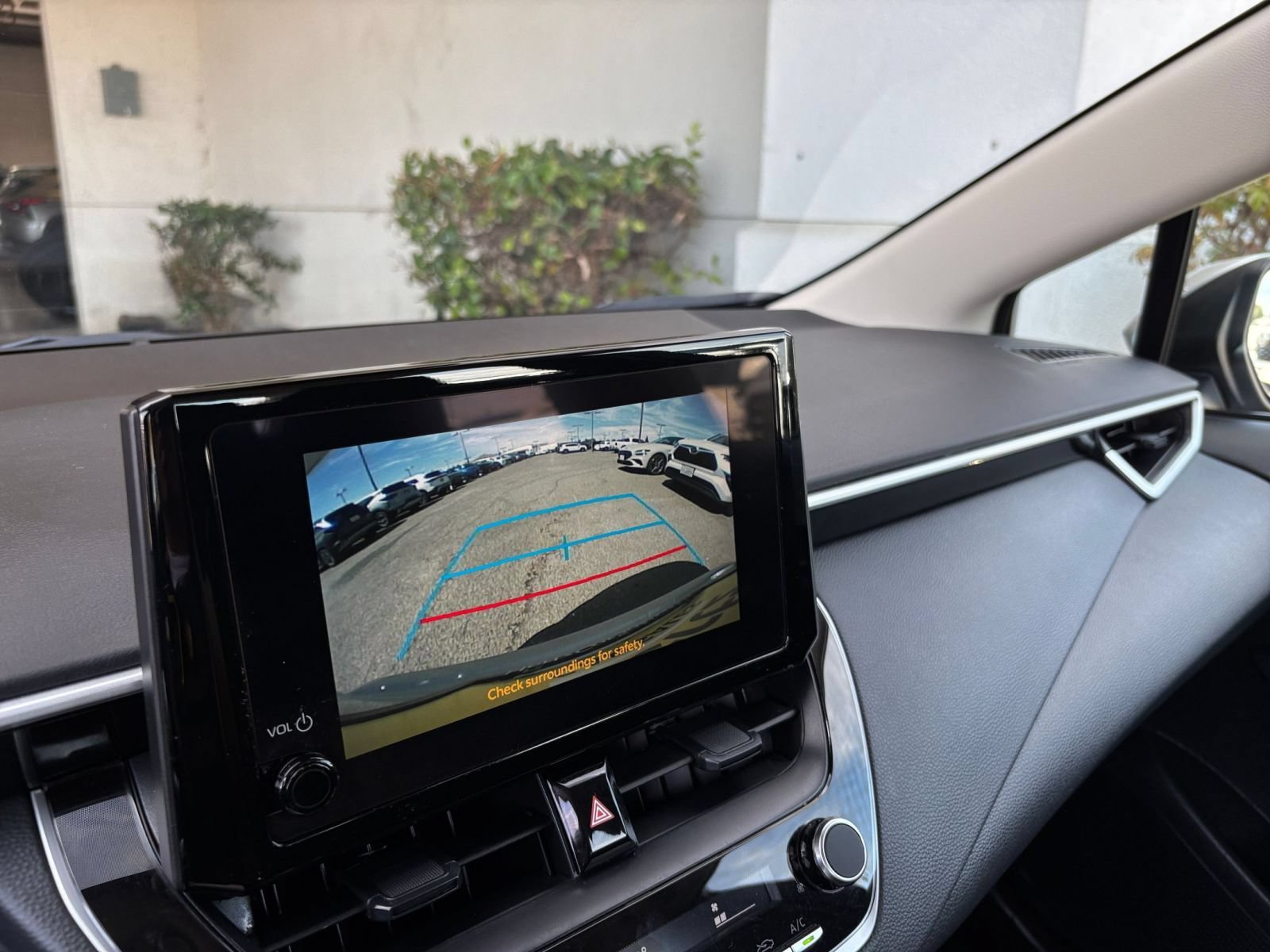 Used 2025 Toyota Corolla LE FWD image 40