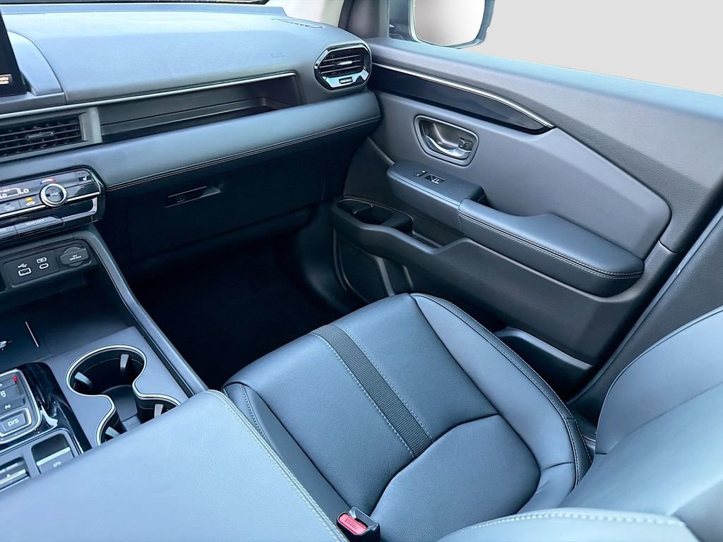 Used 2025 Honda Pilot Touring image 25