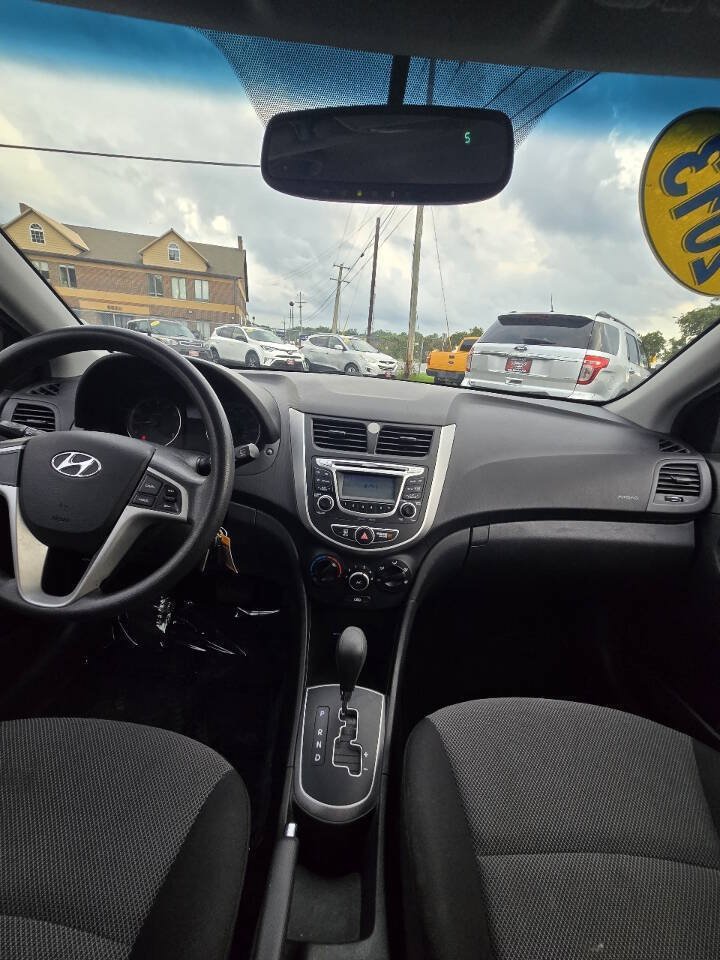 Used 2013 Hyundai Accent GS FWD image 29