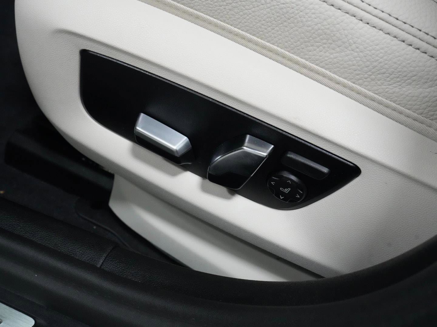 Certified 2023 BMW 540i xDrive w/ Premium Package image 27